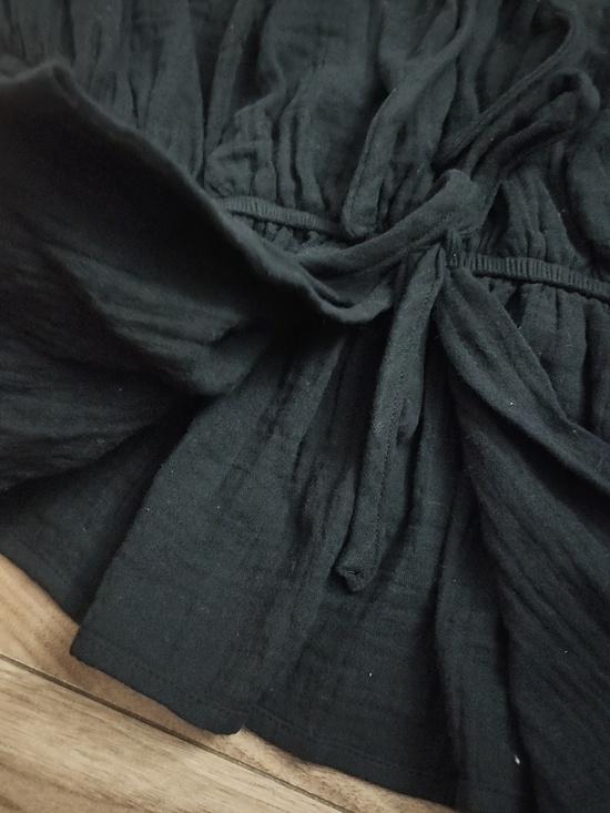 🔥Black Strapless Ruffle Crop Top - Picture 3 of 6